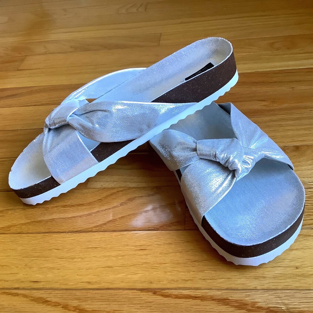 G.I.L.I Knotted Strap Slide Sandals Silver Shimmer SZ 9